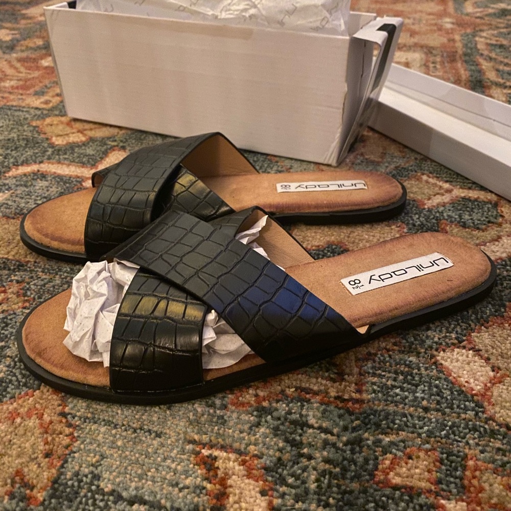 Forever 21/Unilady black slip on sandals